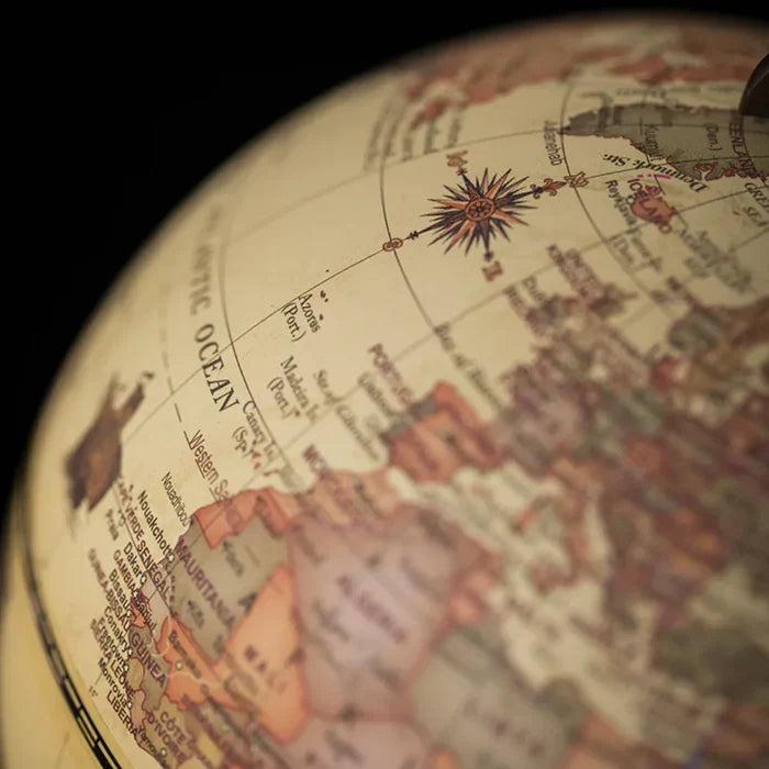 Globo Terráqueo de Madera.